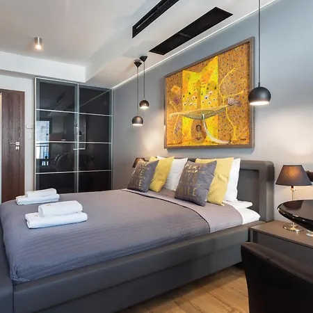 Inpoint Spacious Apartments Near Main Square & Kazimierz District Cracovia Esterno foto