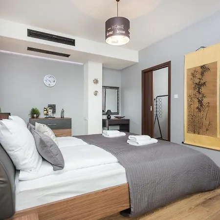 Inpoint Spacious Apartments Near Main Square & Kazimierz District Cracovia Esterno foto